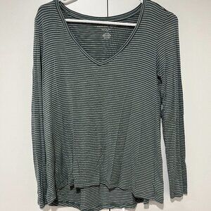 American Eagle soft and sexy v-neck long-sleeve